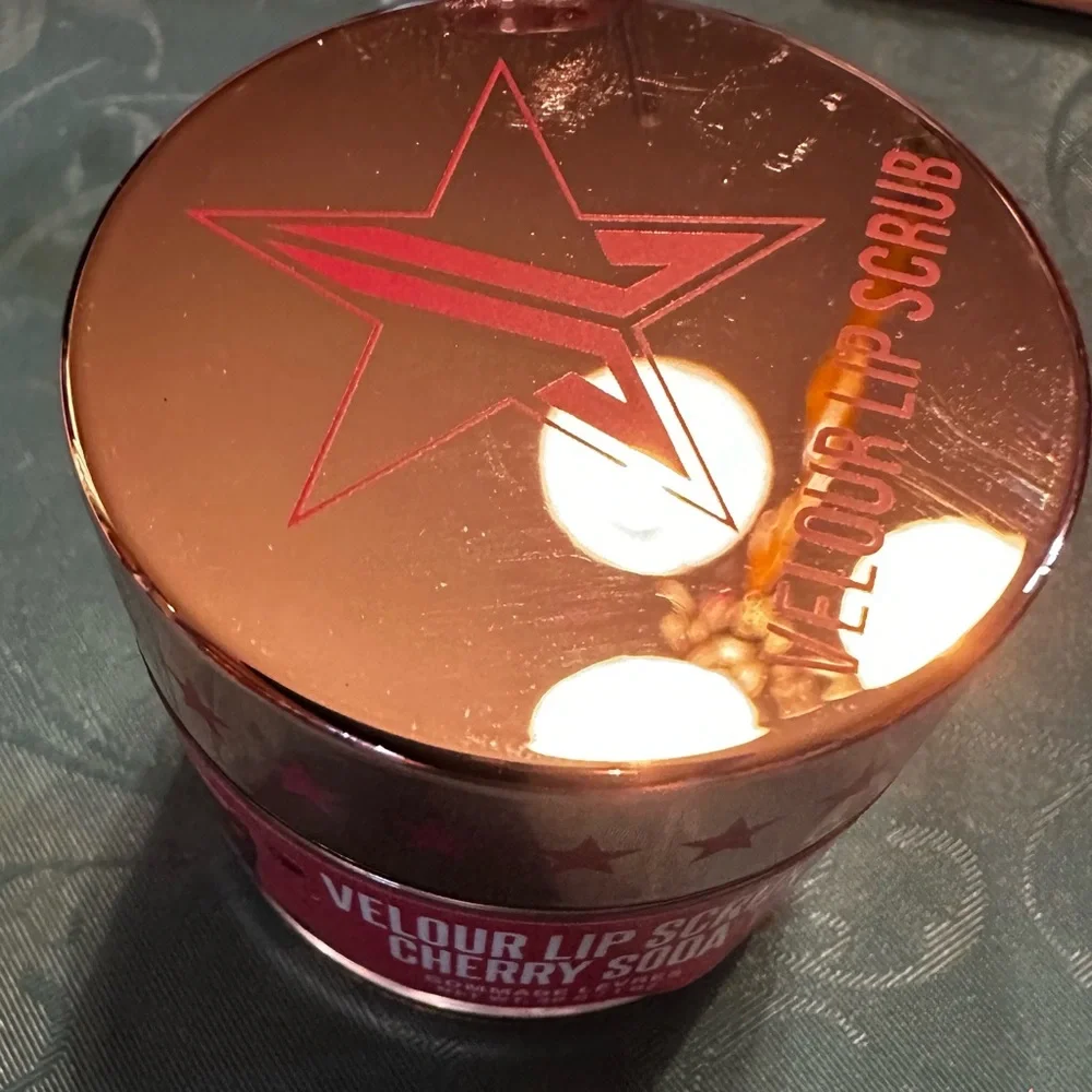 Jeffree Star Velour Lip Scrub - Cherry Soda - Picture 2 of 5